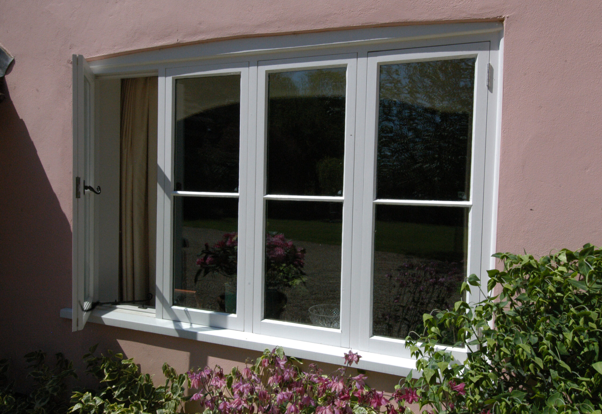 White-painted-double-glazed-window-with-glazing-bar